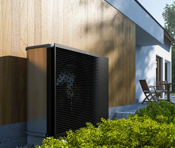 Instalación de aerotermia realizada por una empresa instaladora habilitada